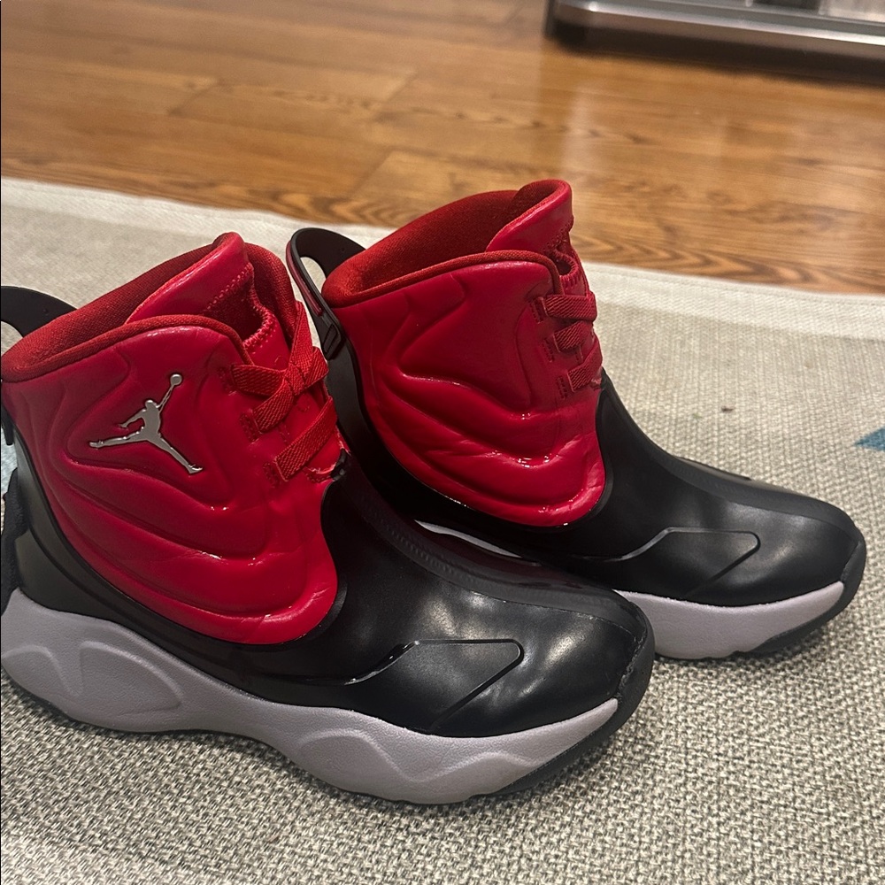 Air Jordan Drip 23 Unisex Rain Boots Black Red Boys Sz 1Y Snow Boots Nike
